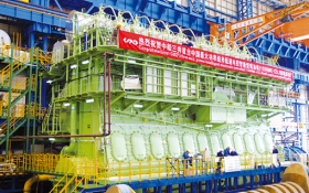 中船三井研制成功我国最大功率船用低速机